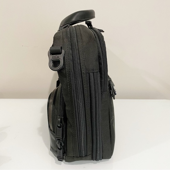 TUMI Bravo Albany Slim Computer Brief Black Shoulder Strap New With Tag - Picture 5 of 15